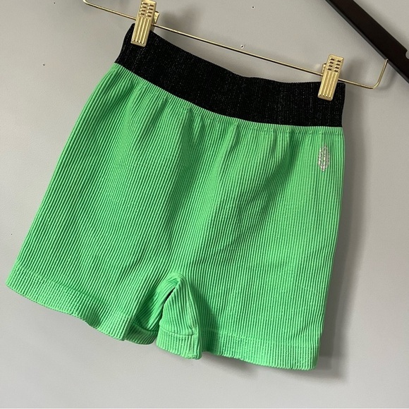 FP Movement By Free People Prajna Fresh Cut Green Ribbed Yoga Shorts Sz M/L NWT - Picture 4 of 16